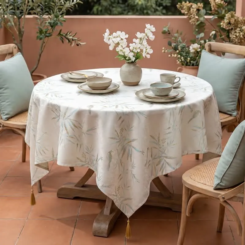 Elegante Tischdecke mit Bambusblattquasten