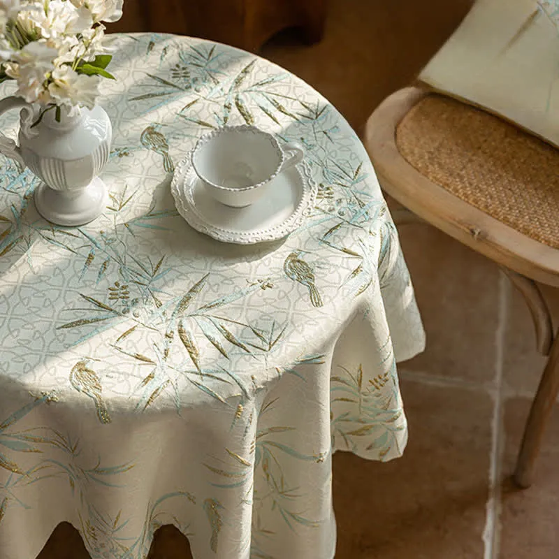 Elegante Tischdecke mit Bambusblattquasten