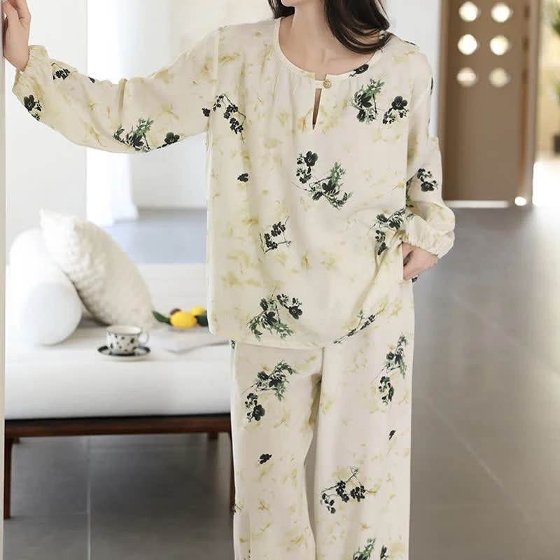 Langärmliger Damenpyjama mit ländlichem Blumenmuster