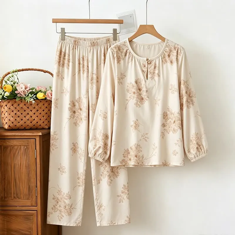 Eleganter Damenpyjama mit Blumenmuster und langen Ärmeln