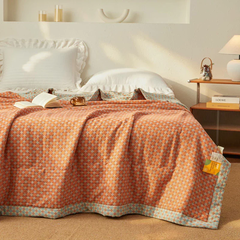 Wende-Steppdecke aus garngefärbtem Jacquard-Musselin