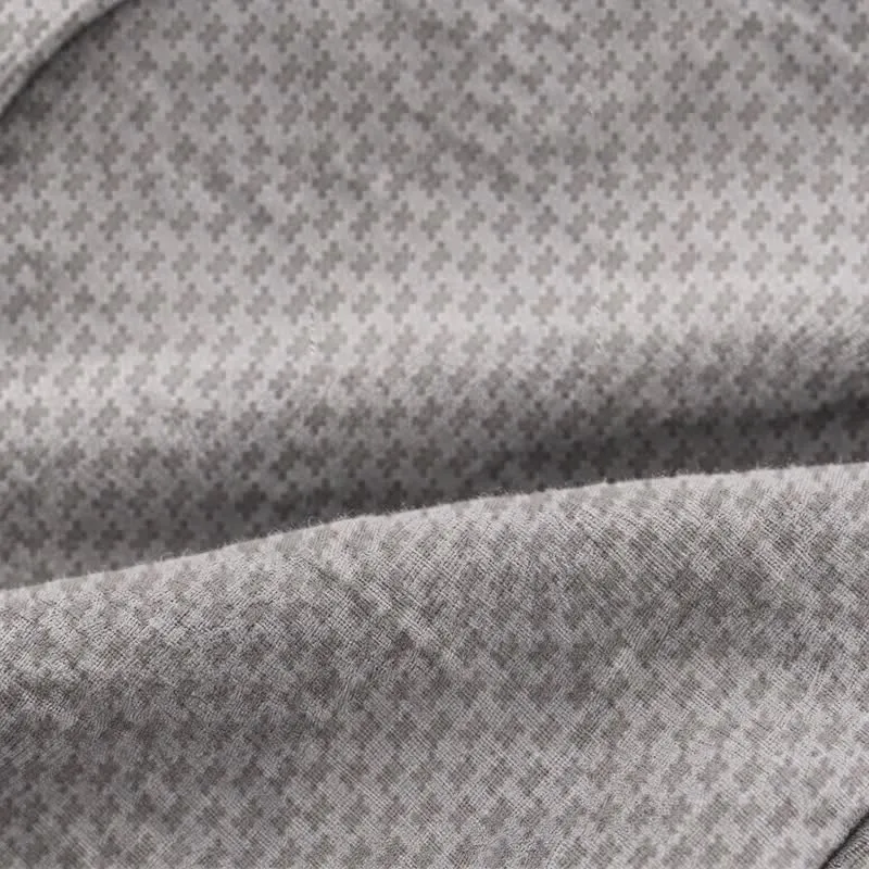 Graues Loungewear-Set mit geometrischem V-Ausschnitt