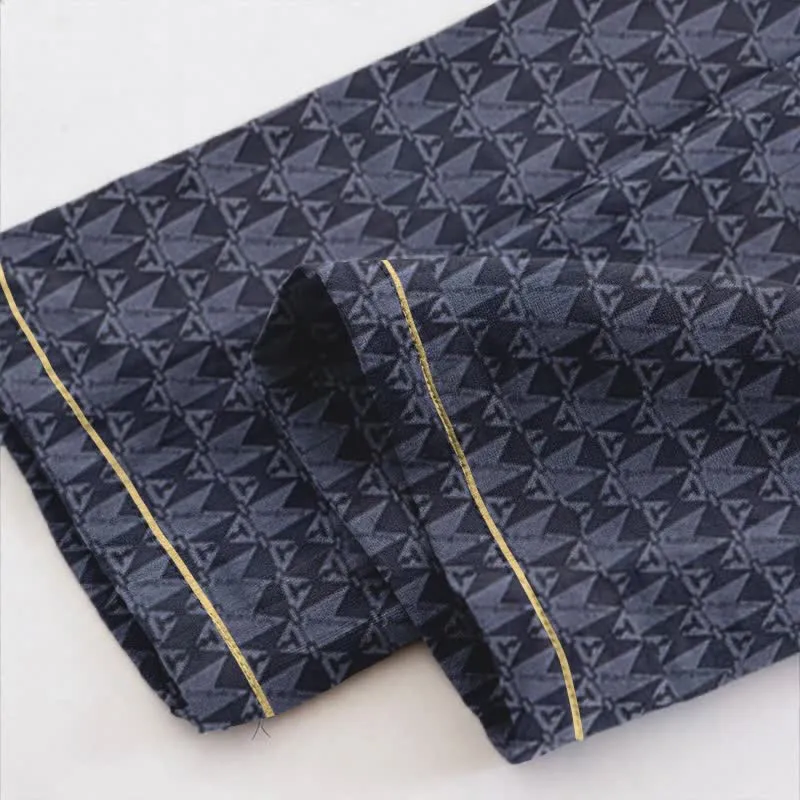 Loungewear-Set mit marineblauem geometrischem Muster