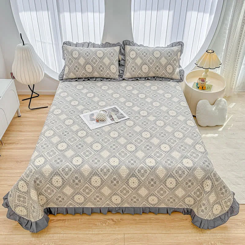 Rüschen-Tagesdecke aus Baumwollköper mit geometrischem Muster im Vintage-Stil
