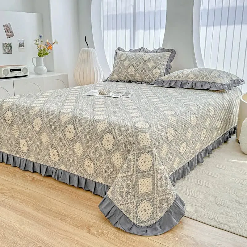 Rüschen-Tagesdecke aus Baumwollköper mit geometrischem Muster im Vintage-Stil