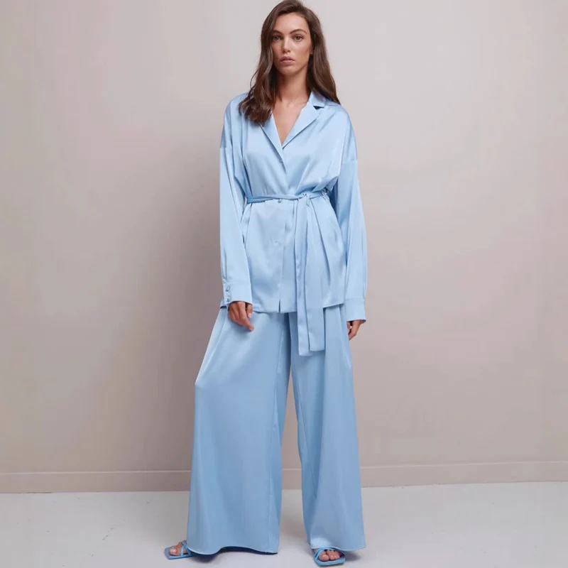 Einfarbiges Loungewear-Set für Damen mit Gürtel