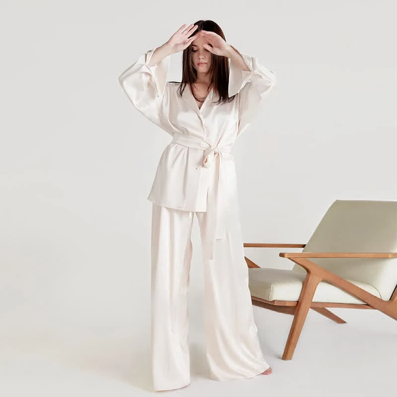 Einfarbiges Loungewear-Set für Damen mit Gürtel