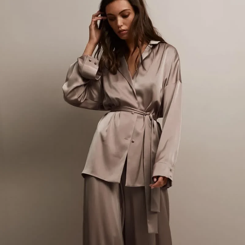 Einfarbiges Loungewear-Set für Damen mit Gürtel