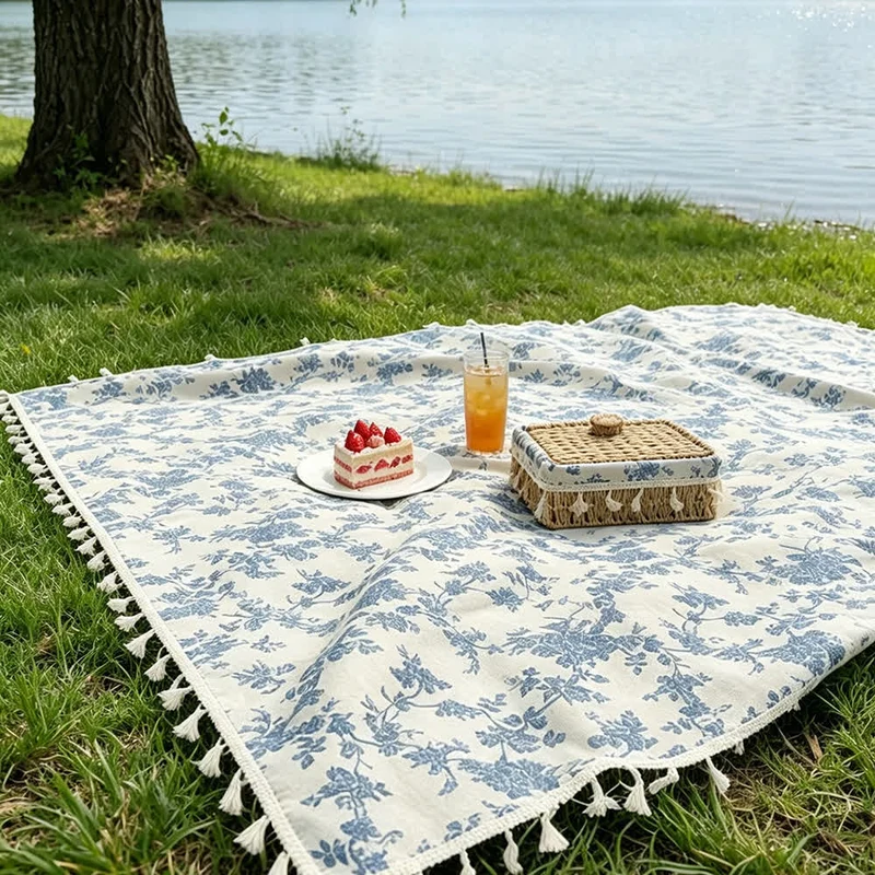 Picknickdecke mit Blumenmuster