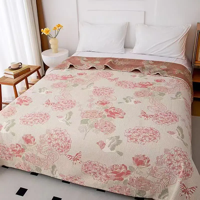 Jacquard-Steppdecke mit rosa Hortensienmuster aus Bohnenpaste