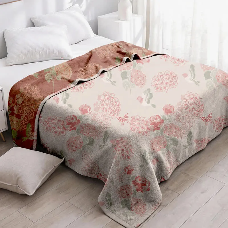 Jacquard-Steppdecke mit rosa Hortensienmuster aus Bohnenpaste