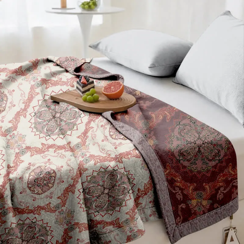 Vintage-Steppdecke aus Baumwollgaze mit aufwendig verziertem Blumenmuster