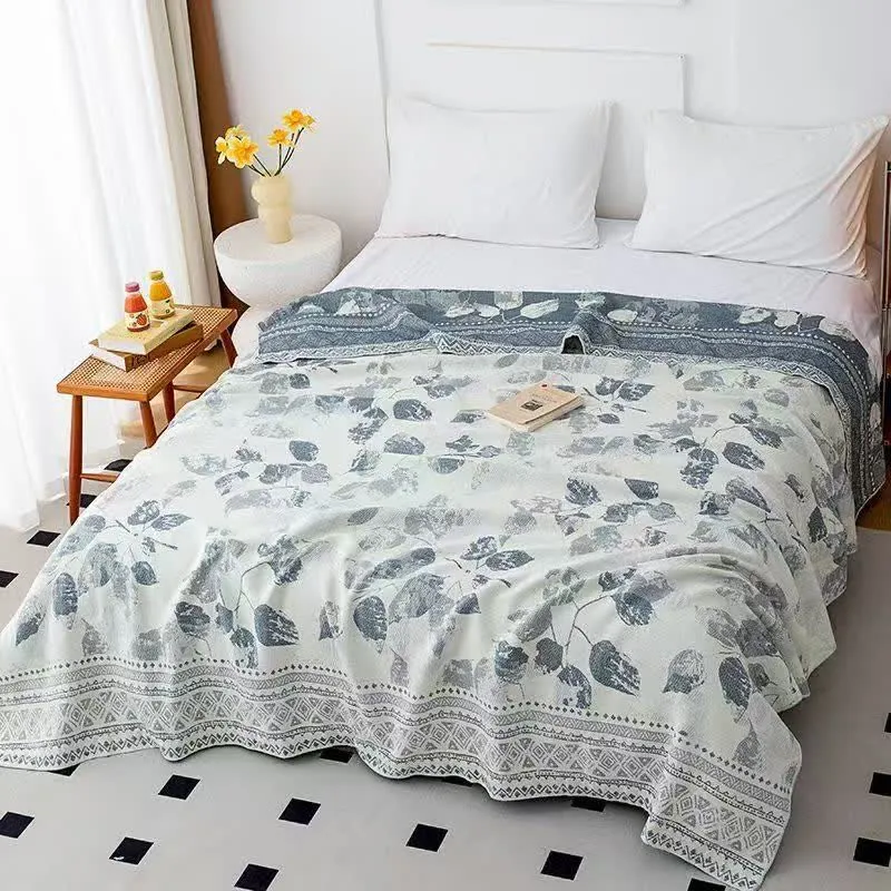 Boho-Steppdecke aus Baumwollgaze mit Blättermuster
