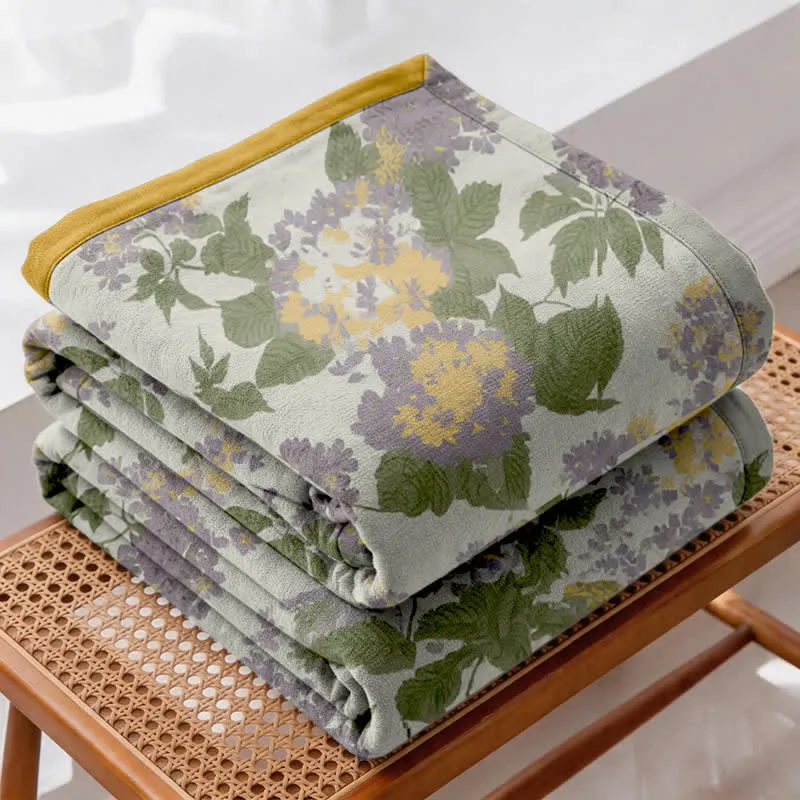 Flieder- und senffarbene Jacquard-Gaze-Steppdecke mit Blumenmuster