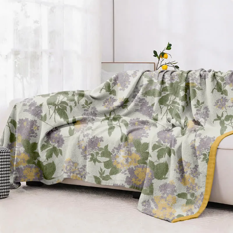 Flieder- und senffarbene Jacquard-Gaze-Steppdecke mit Blumenmuster