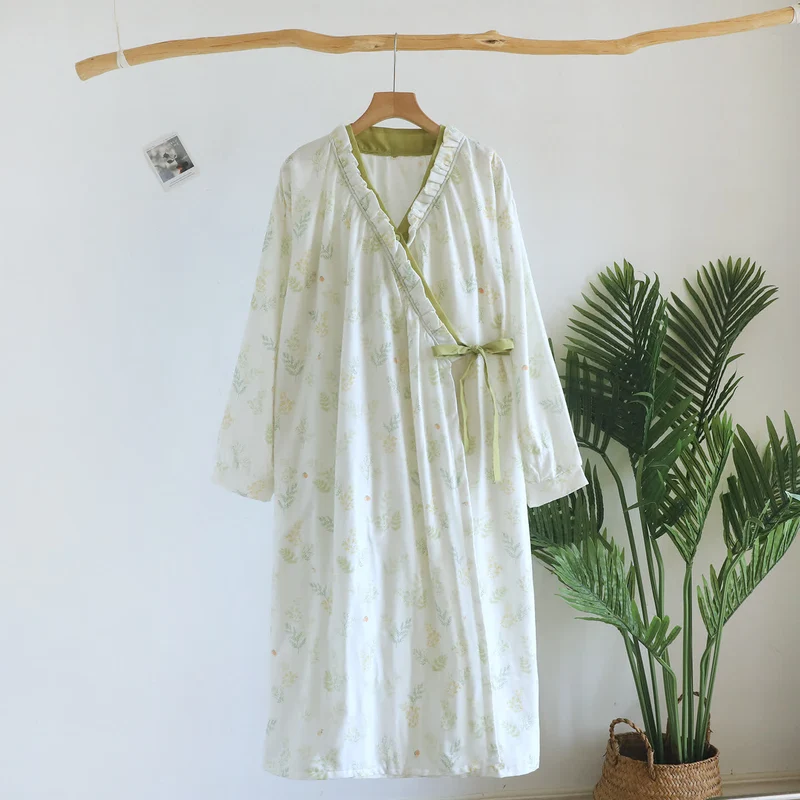 Yukata-Kleid aus Baumwollgaze mit Waldherbarium
