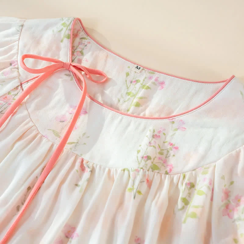 Pyjama mit Blumenmuster aus Bambus-Baumwolle mit Bindeband am Hals