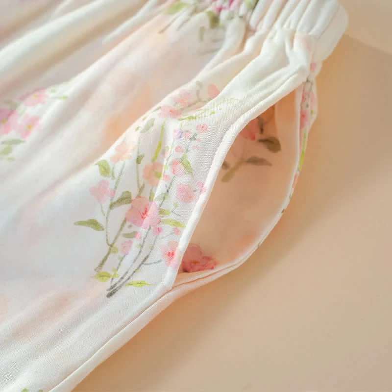 Pyjama mit Blumenmuster aus Bambus-Baumwolle mit Bindeband am Hals