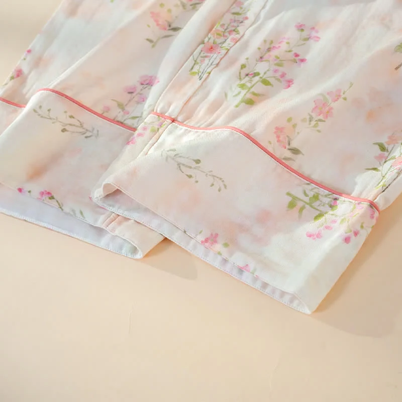Pyjama mit Blumenmuster aus Bambus-Baumwolle mit Bindeband am Hals