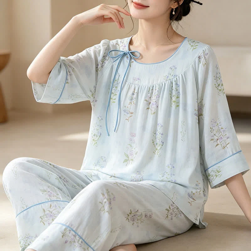 Pyjama mit Blumenmuster aus Bambus-Baumwolle mit Bindeband am Hals