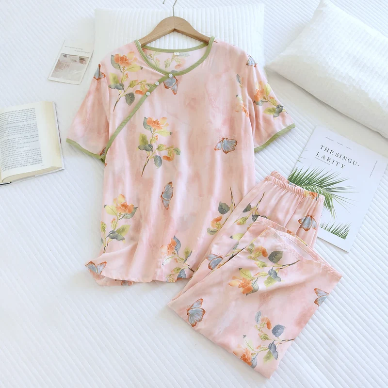 Nachtwäsche mit Schmetterlingsblumenmuster, Cropped-Hose, wattiert