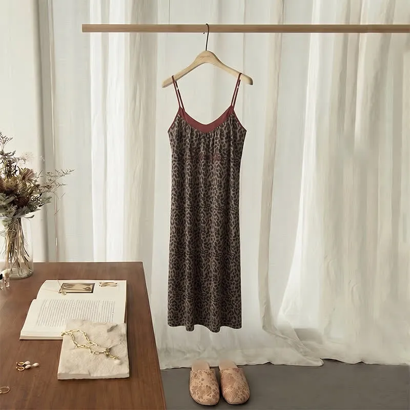 Nachtkleid aus Baumwolle mit Leopardenmuster
