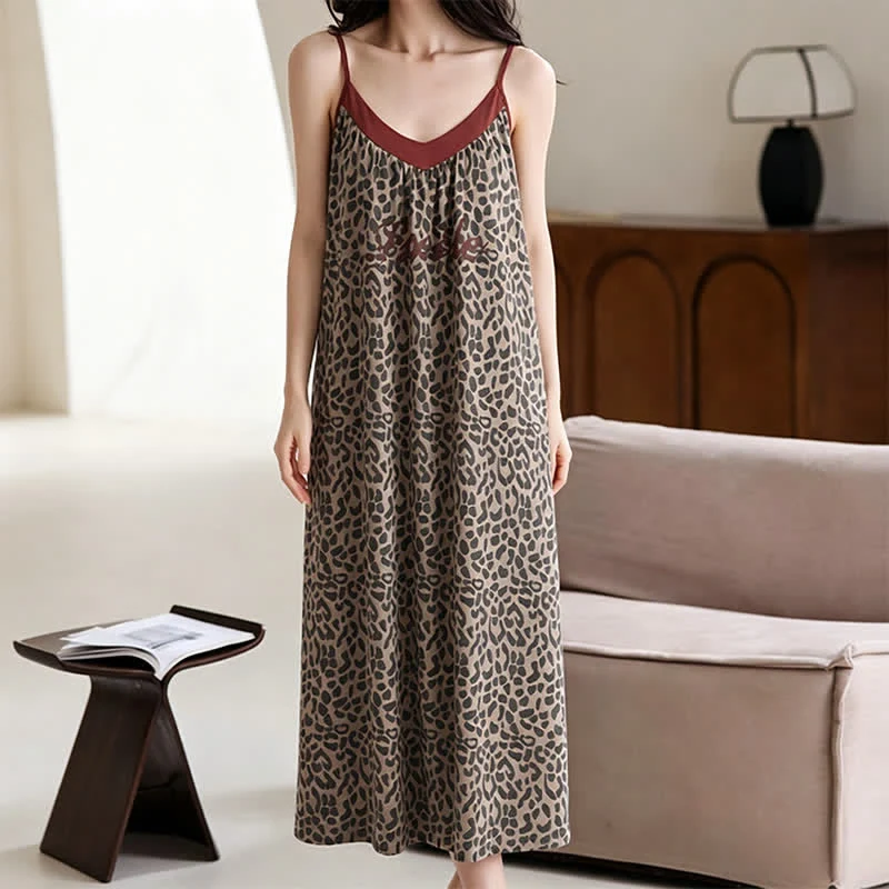 Nachtkleid aus Baumwolle mit Leopardenmuster