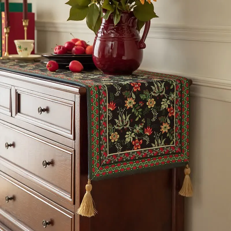 Tischläufer mit Vintage-Blumen- und Blätterquastenmuster