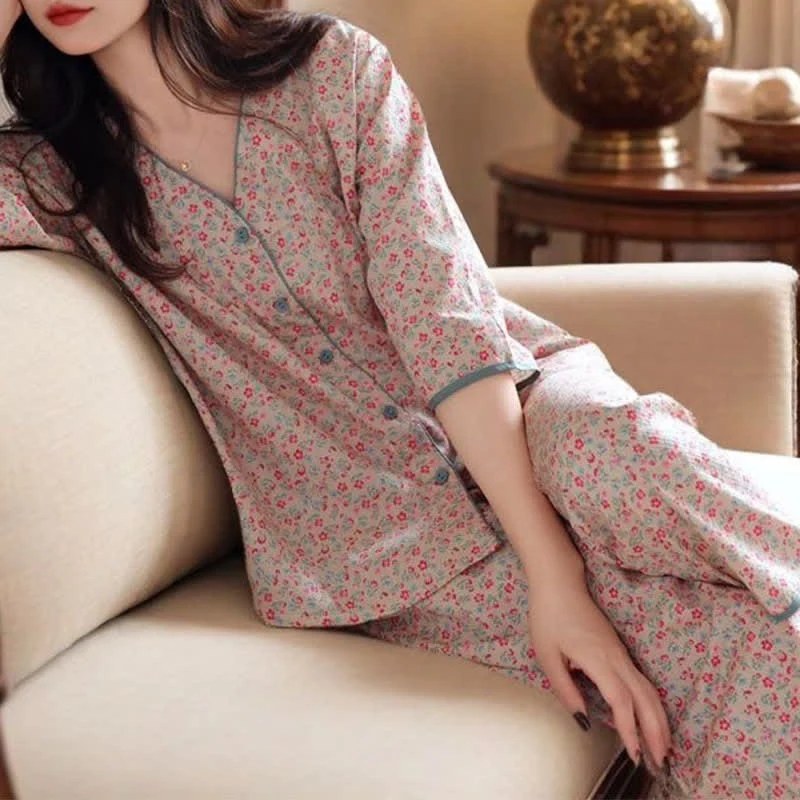 Rustikales Damen-Pyjama-Set aus Baumwolle mit Blumenmuster