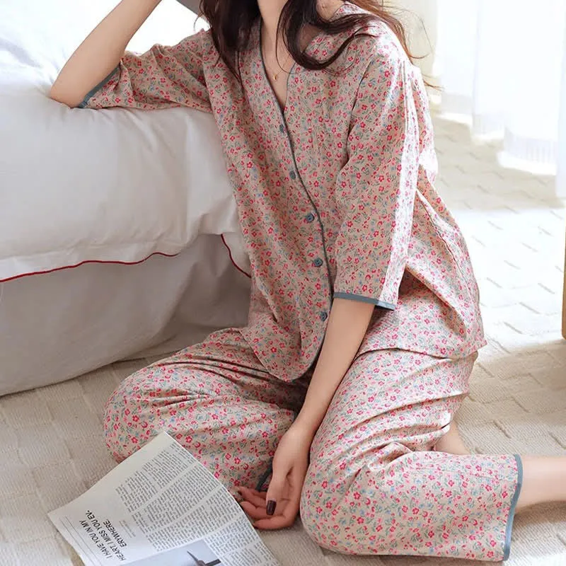 Rustikales Damen-Pyjama-Set aus Baumwolle mit Blumenmuster