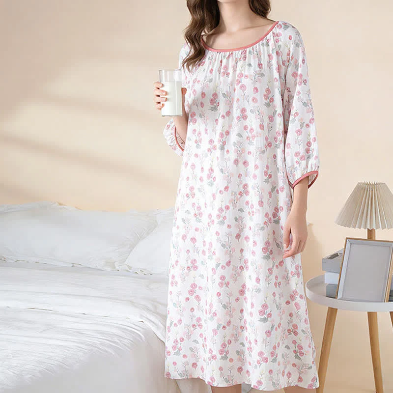 Nachtkleid aus Baumwolle in pastoralem Rosa mit Blumenmuster