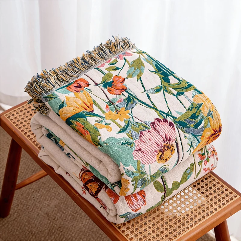 Wendbarer Quilt aus Gaze mit Aquarell-Wildblumenmuster und Fransen