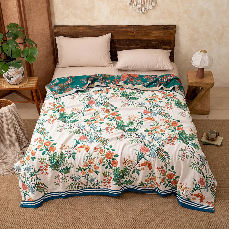 Wendbare Steppdecke aus Gaze mit Vintage-Rankenmuster und Blumenmuster