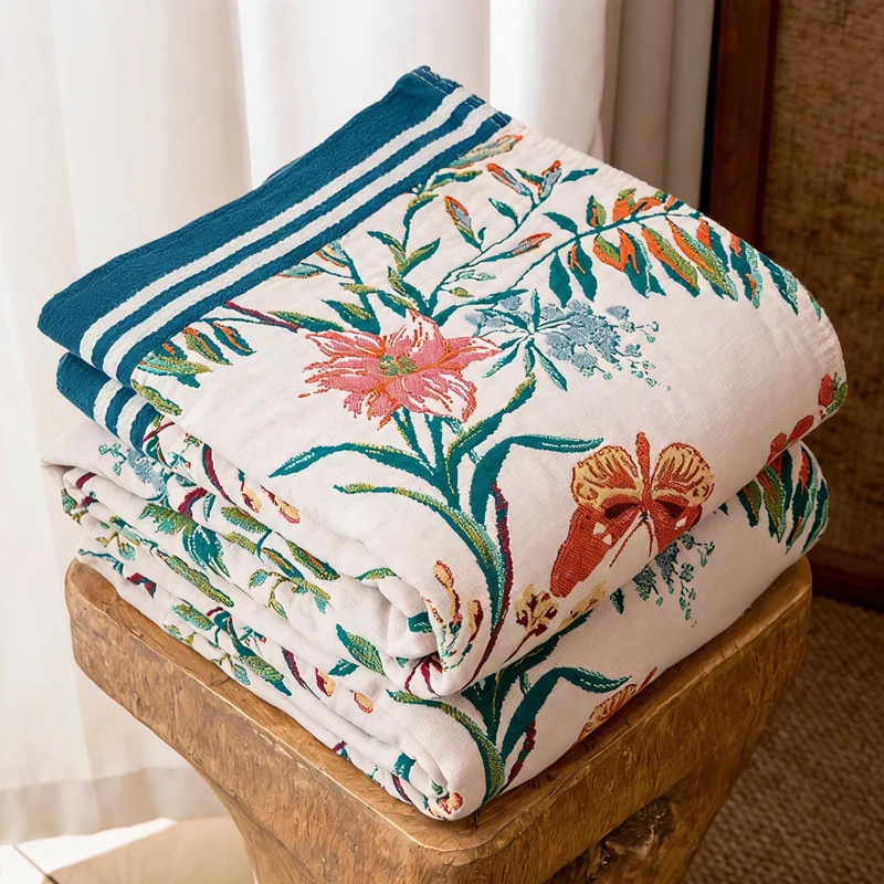 Wendbare Steppdecke aus Gaze mit Vintage-Rankenmuster und Blumenmuster