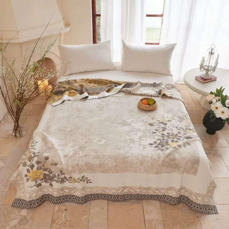 Wende-Steppdecke aus Gaze mit orientalischem Pfingstrosenmuster und Jacquard-Print
