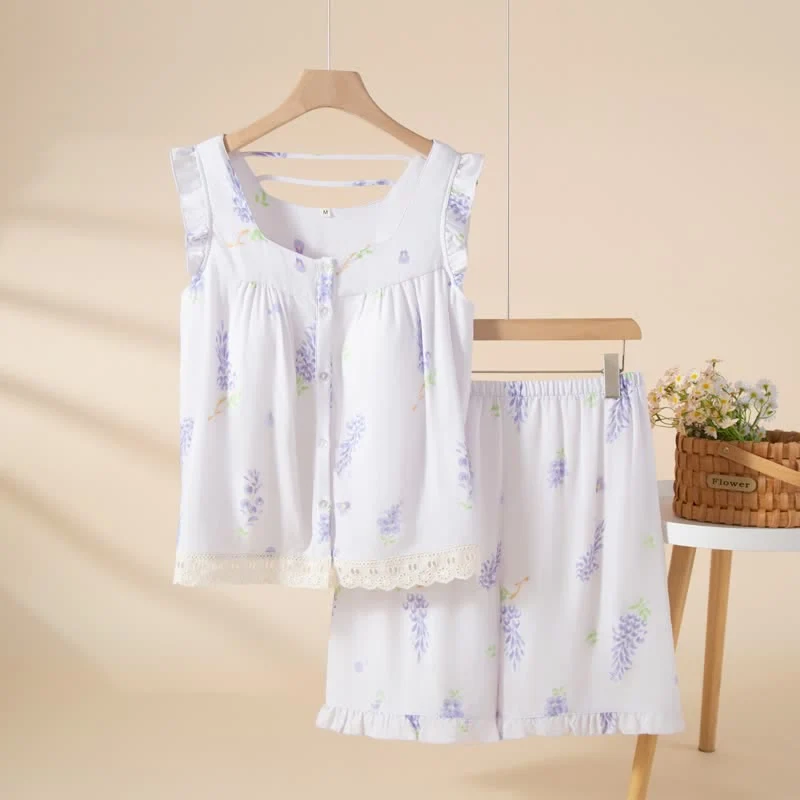 Lila Pyjama-Set aus Baumwolle mit Rüschen und Blumenmuster