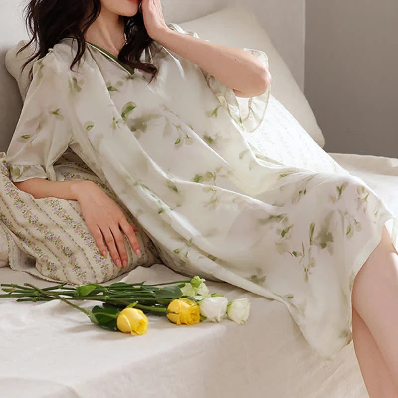 Lounge-Nachthemd mit floralen Rüschenärmeln