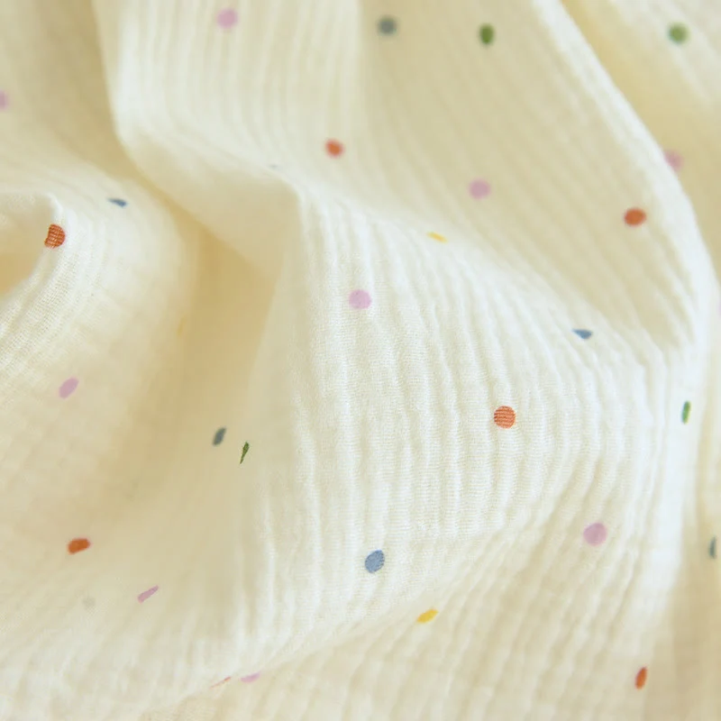 Loungekleid aus Baumwollgaze mit Regenbogenpunkten
