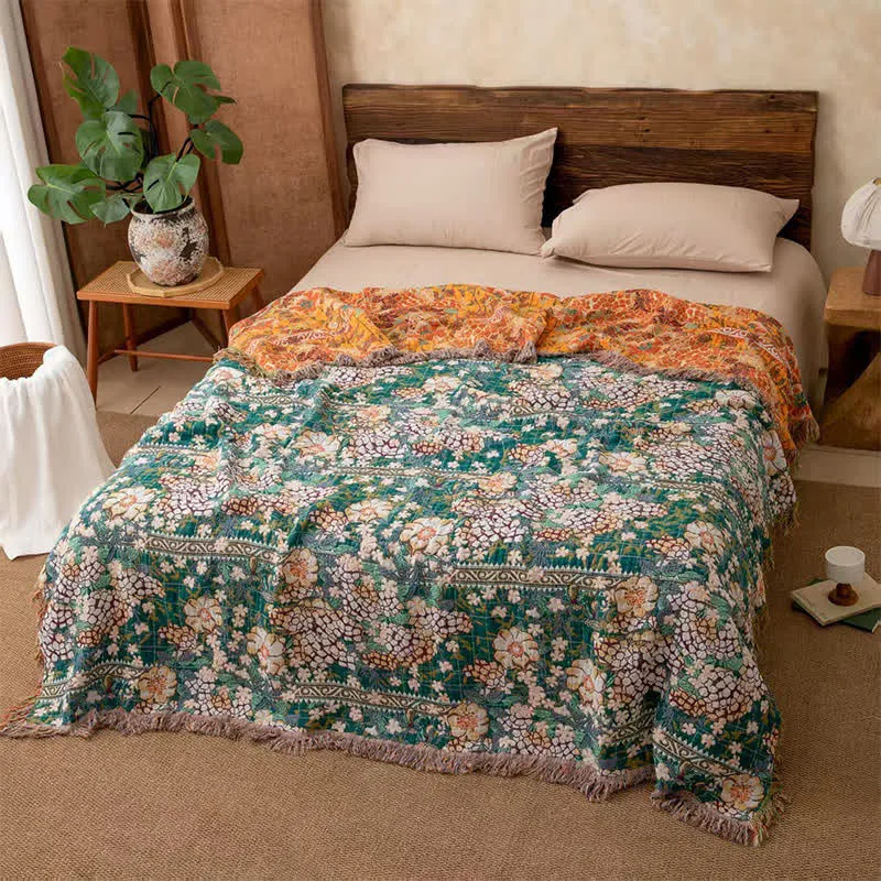 Wendbare botanische Musselin-Steppdecke mit Retro-Fransen