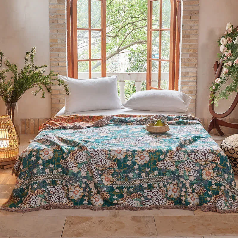 Wendbare botanische Musselin-Steppdecke mit Retro-Fransen
