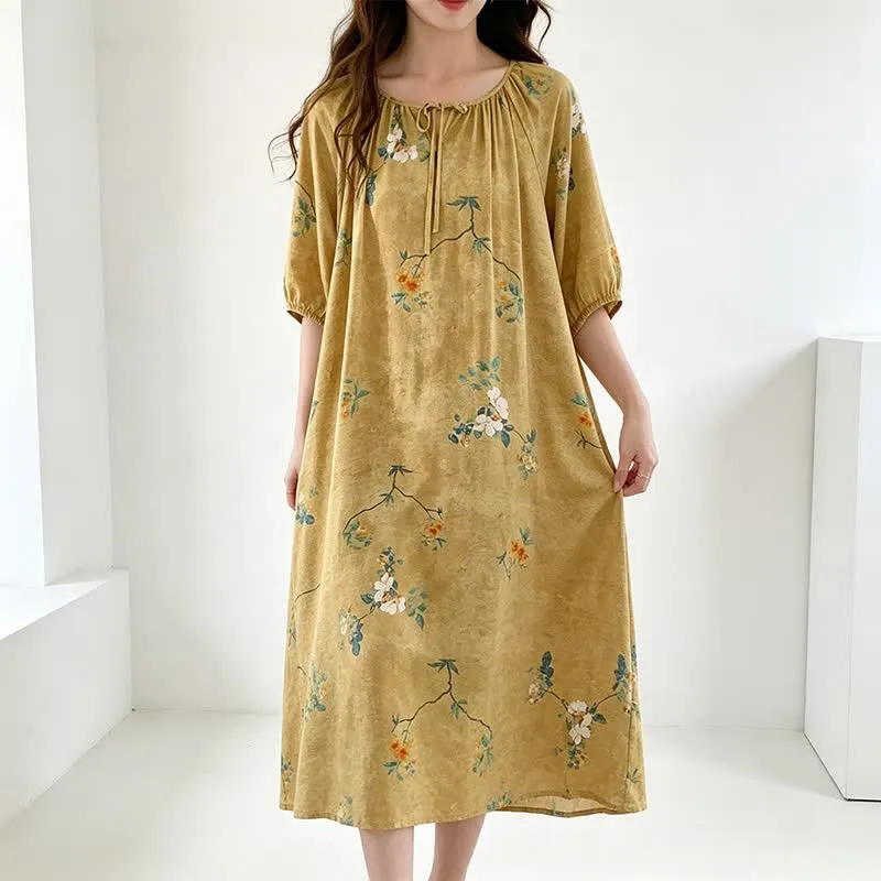 Vintage Lounge-Kleid mit Blumen- und Zweigmuster