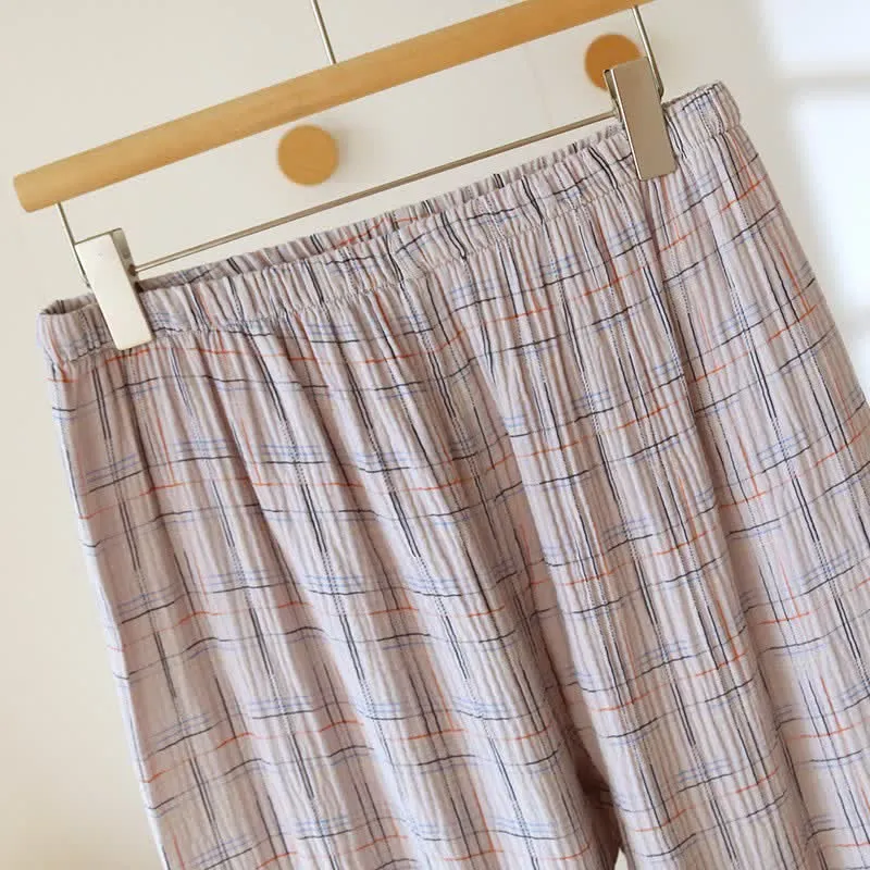 Bunte, gestreifte und karierte Baumwoll-Pyjamas