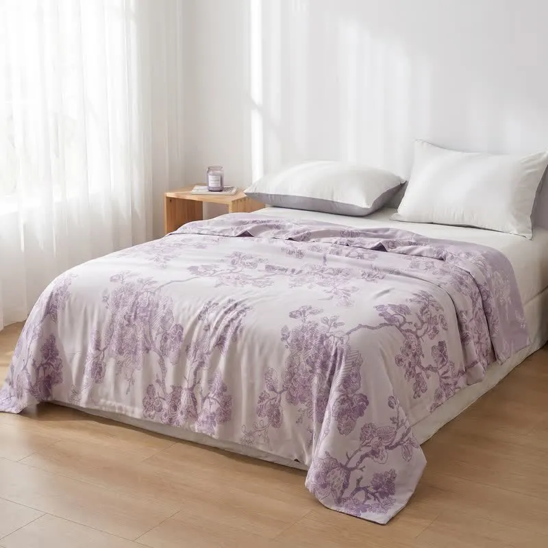 Mehrfarbige Patchworkdecke aus Bambusfasern mit floralem Rankenmuster