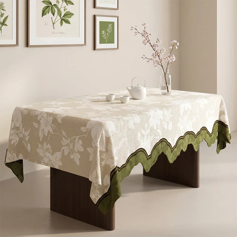 Elegante Tischdecke aus Baumwoll-Leinen-Mischgewebe mit floralem Zweigmuster