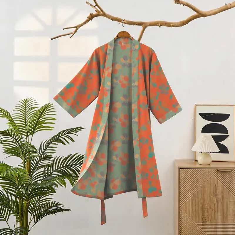 Kimono-Bademantel aus künstlerisch geblümtem Baumwollgaze