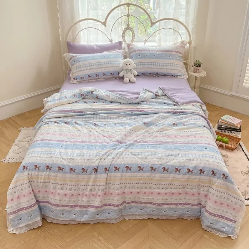 Bettwäsche-Set aus Baumwolle mit pastellfarbenem Spitzenbesatz