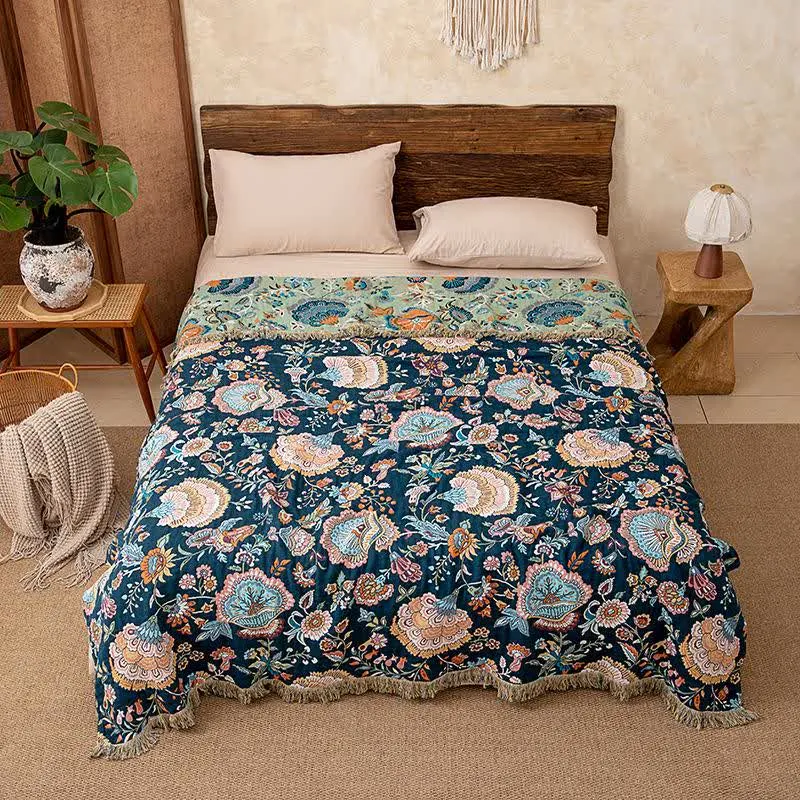 Boho-Sofadecke aus Baumwolle mit Blumenmuster und Quasten