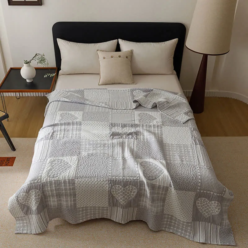 Patchwork-Herz-Steppdecke aus Baumwollgaze