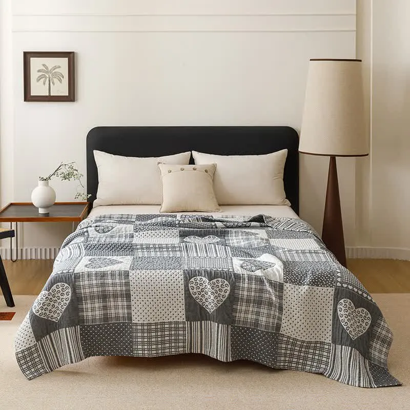 Patchwork-Herz-Steppdecke aus Baumwollgaze