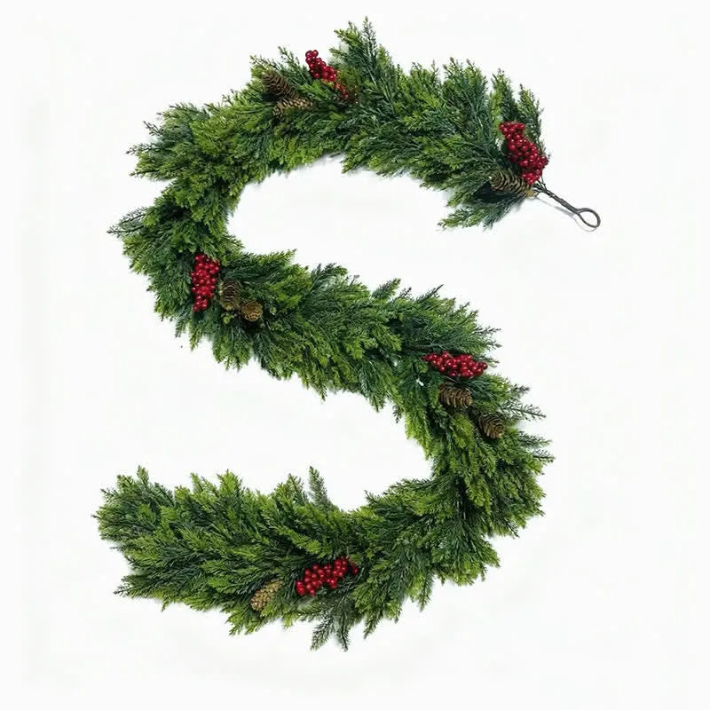 Künstliche Zedern- und Kiefernholz-Weihnachtsgirlande mit roten Beeren